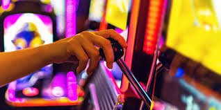 Bàn live casino trực tuyến với dealer thật